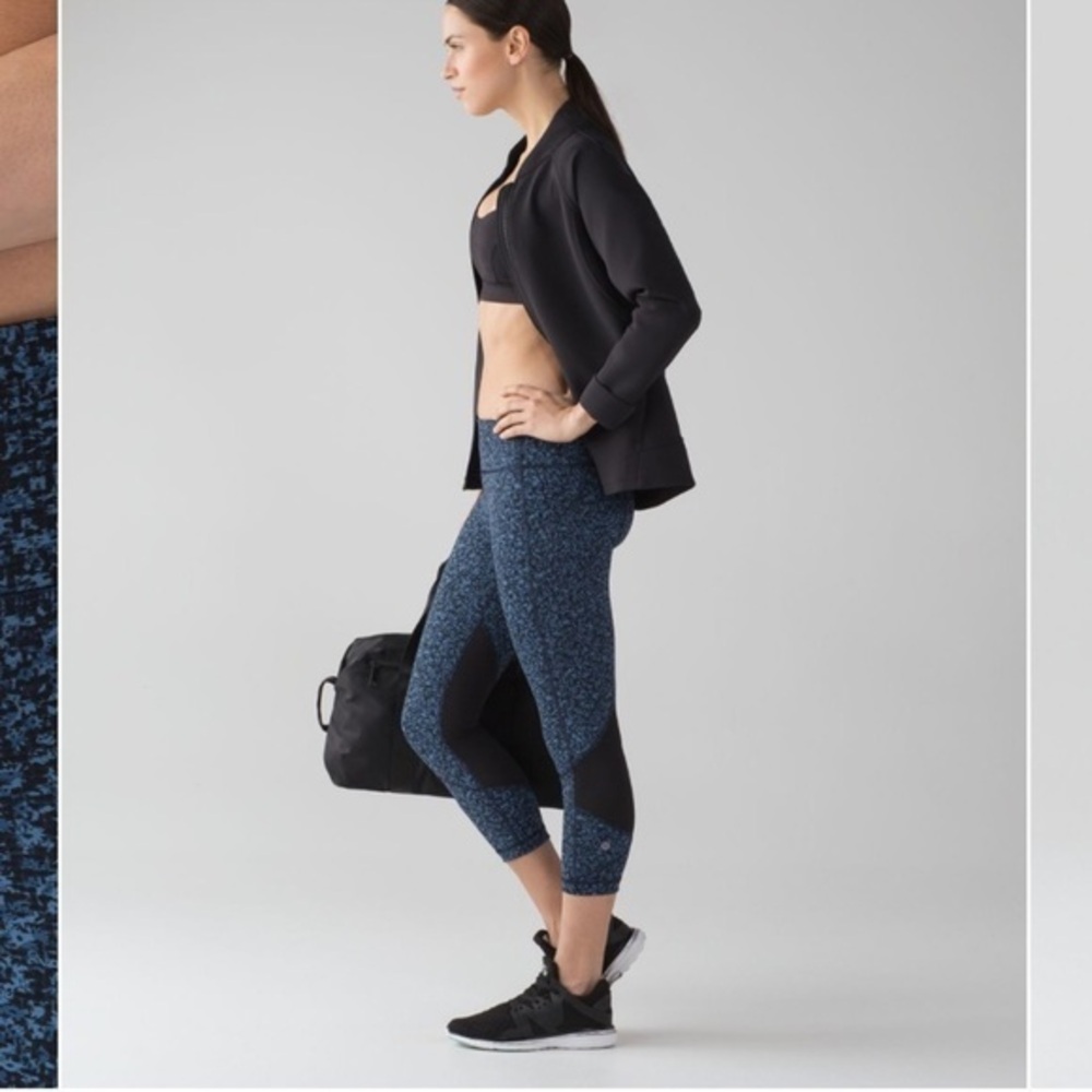 Lululemon Athletica Black and Blue Leggings active pace rival crop 22 inches
